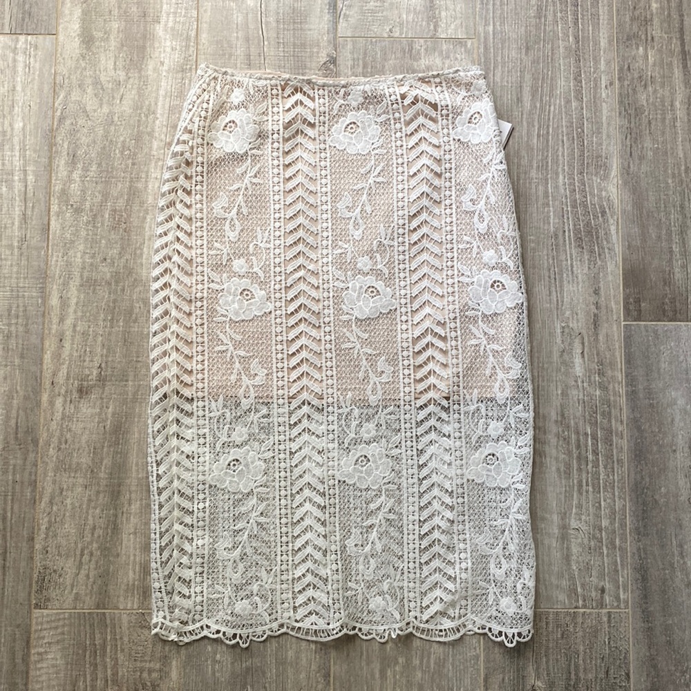 Joa white lace pencil skirt size small.  Gently worn